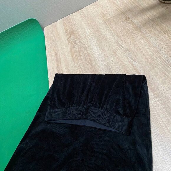 Black Straight Midi Skirt Classic Minimal - Picture 3 of 4